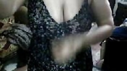 پمپ توپ دانلودسکسی ها را در دهان خود جعلی جمعه