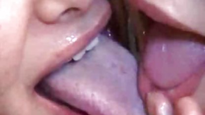 حباب لب دانلودسکس موبایل به لب گنده